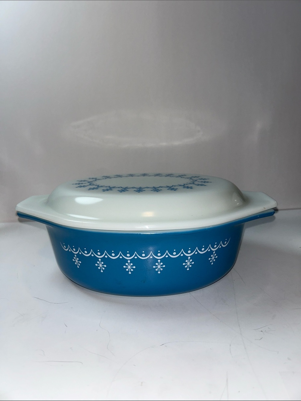 Vintage PYREX SNOWFLAKE Garland Casserole Dish W/Lid 1.5 QT. 043. #8 - Picture 6 of 17